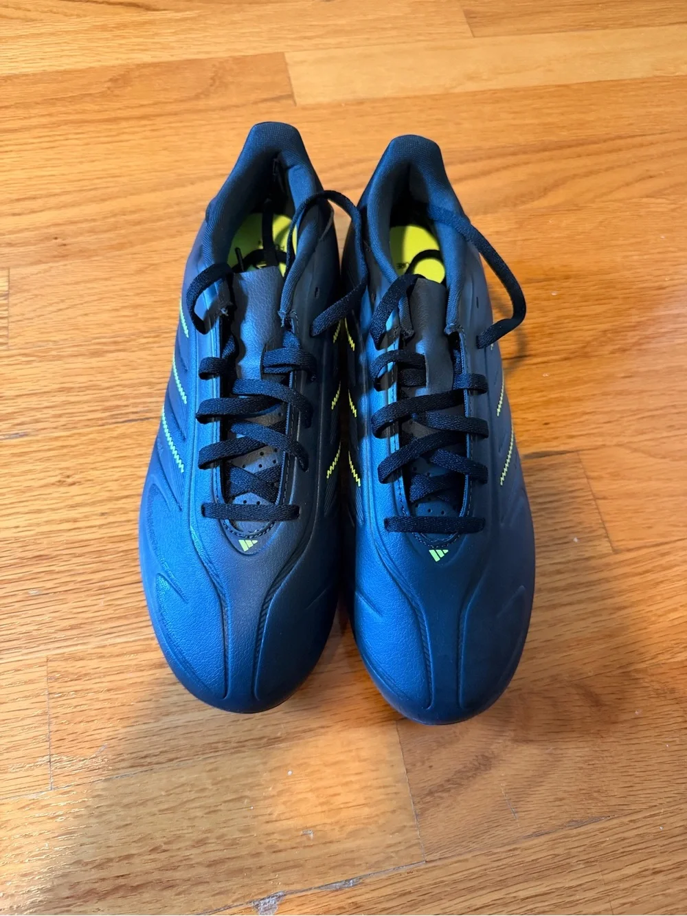 Adidas’s Men's black Soccer cleats with Neon Yellow Highlights size 7.5